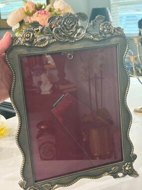 Heavy brass metal Vintage-Style Rose Accent Picture Frame in Antique gold